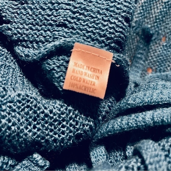 🌟 $10 🌟 Crocheted tube scarf with tassels - Picture 5 of 6